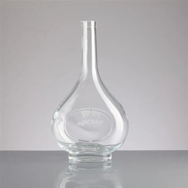 Стеклянная бутылка с длинным горлышком