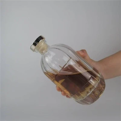 Бутылка для ликера из толстого стекла с овальным дном и крышкой в ​​форме буквы Т